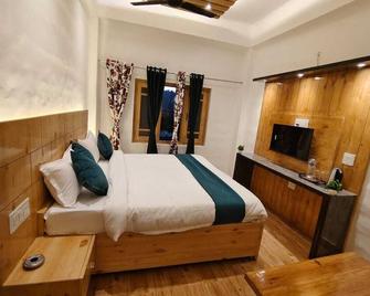 Hotel Karan's Inn - Almora - Habitación