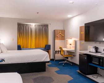 Microtel Inn & Suites by Wyndham Pigeon Forge - Pigeon Forge - Bedroom