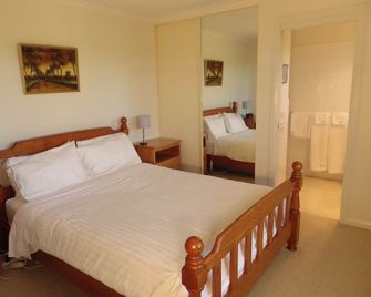 Quiet country area 5 mins from Devonport - central location - Devonport - Slaapkamer