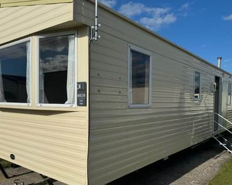 ajs caravan hire Rhyl 3 bed 8 birth - Prestatyn
