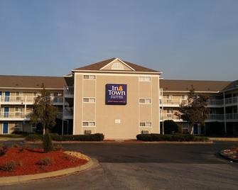 Intown Suites Extended Stay Savannah Ga - Garden City - Budova