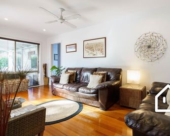 Simplicity & Serenity 1 Night Free Charming Retreat, No Govt Tax - Blairgowrie - Sala de estar