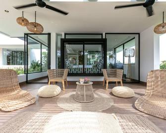 Luxurious 7-bedroom Designer Villa near Canggu - Abiansemal - Patio