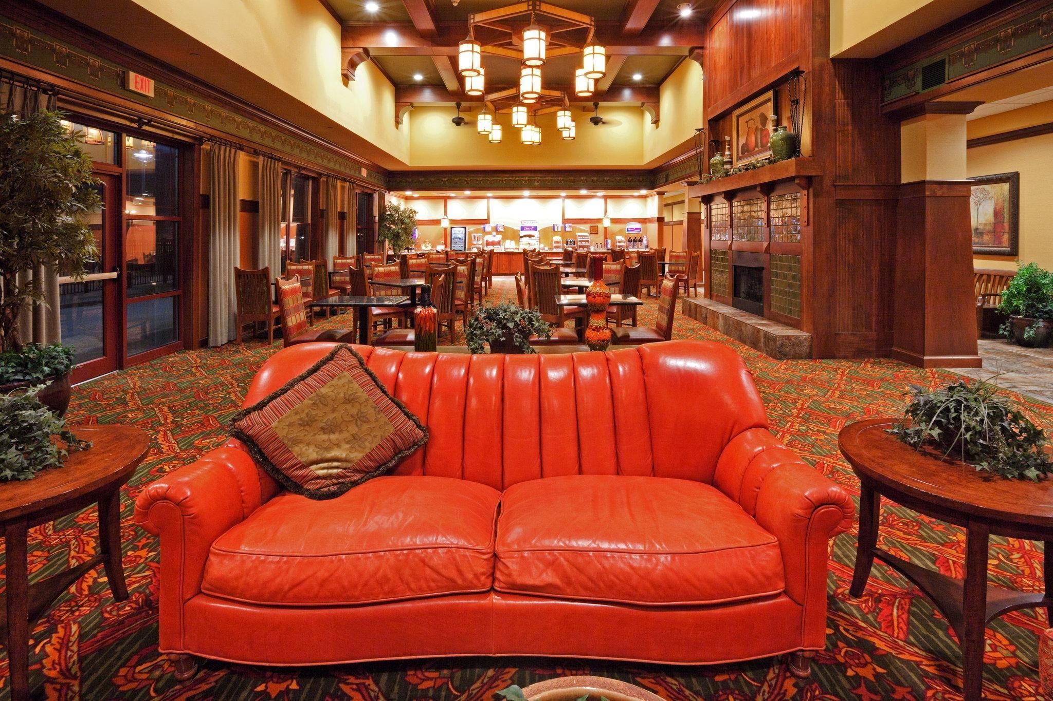 The Q Hotel & Suites - Springfield - Lounge