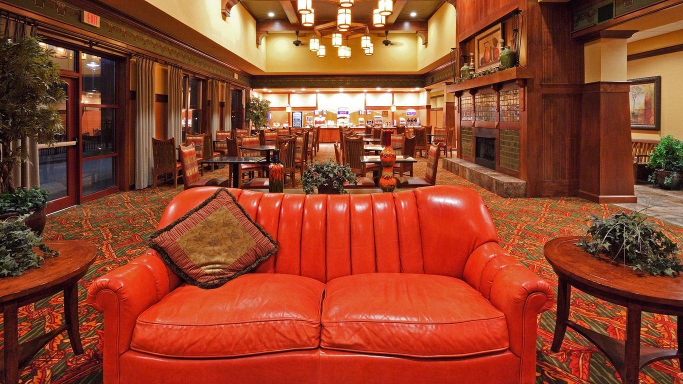 The Q Hotel & Suites