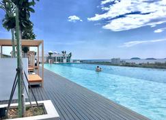 Homesuite' Home at Sutera Avenue - Kota Kinabalu - Pool