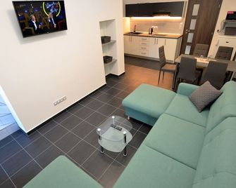 Quaint Holiday Home in Zelezna Ruda Near Ski Area - זלזנה רודה - סלון