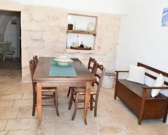 Trullo Cime Bianche - Cisternino - Eetruimte