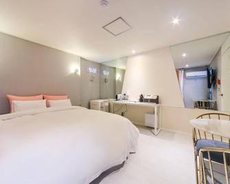 Momo Juice - Busan - Bedroom