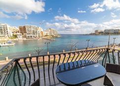 Superb views of Spinola Bay in Heart of StJulians-hosted by Sweetstay - St. Julian's - Balcony