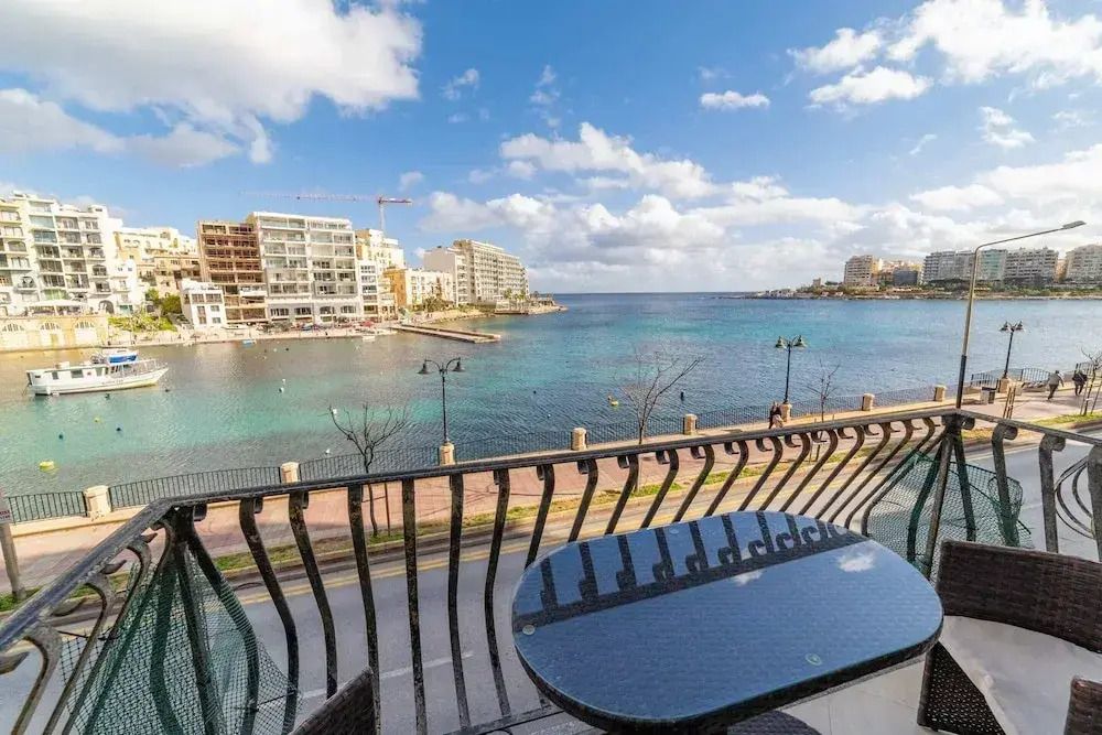 Superb Views of Spinola Bay in Heart Of - St Julian's - Balkon
