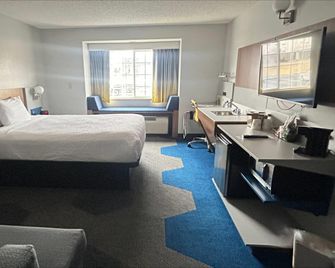 Microtel Inn & Suites by Wyndham Mansfield - Mansfield - Спальня