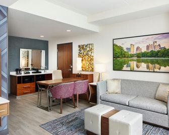 Embassy Suites By Hilton Atlanta Airport North - Atlanta - Living room