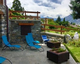 Agriturismo B&B Chèvres à Cheval - Charvensod - Patio