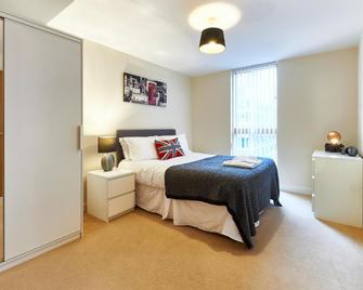 ShortstayMK Vizion apartments, with free superfast wi-fi, parking - Milton Keynes - Bedroom