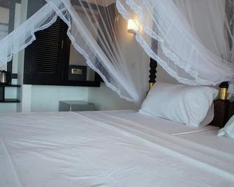 Hotel Ritas & Beach Restaurant - Hikkaduwa - Bedroom