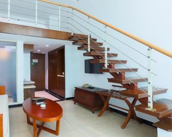 Sanya Haiyuebay Holiday Hotel - Sanya - Trappen