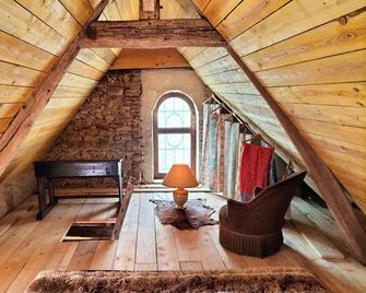 Chapel / romantic dinette by the fire in winter, by the water in summer - Longny-les-Villages - Sala de estar