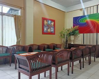 OYO 92126 Hotel Syariah Sumber Mulya Nunukan - Tarakan - Lounge