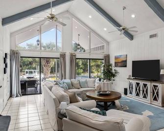 Pine Knoll Shores Canal, Nc Comfortable Beach Get-Away - Pine Knoll Shores - Salon