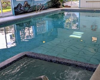 Silver Surf Motel - Yachats - Pool