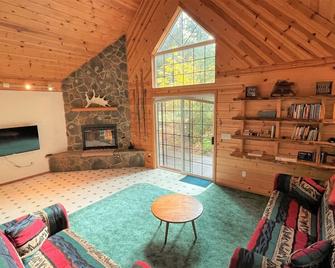 Mossy Moose Cabin - Packwood