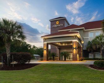 La Quinta Inn & Suites by Wyndham Baton Rouge Denham Springs - Baton Rouge - Building