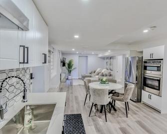 Luxurious Unit in Hyde Park - London - Dining room