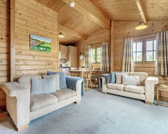 2 bedroom accommodation in Netherseal - Swadlincote - Living room