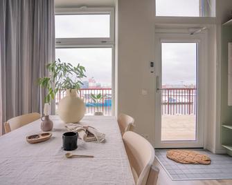 Waterfront Cabins - Gothenburg - Dining room
