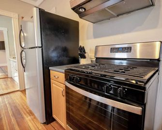 Central Beverly 5 min to Salem - Beverly - Kitchen