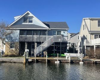 Fenwick Waterfront House-Dock, 3 Decks, Linens, Bikes, Kayaks, Sups , Bay Sunset - Fenwick Island - Gebäude