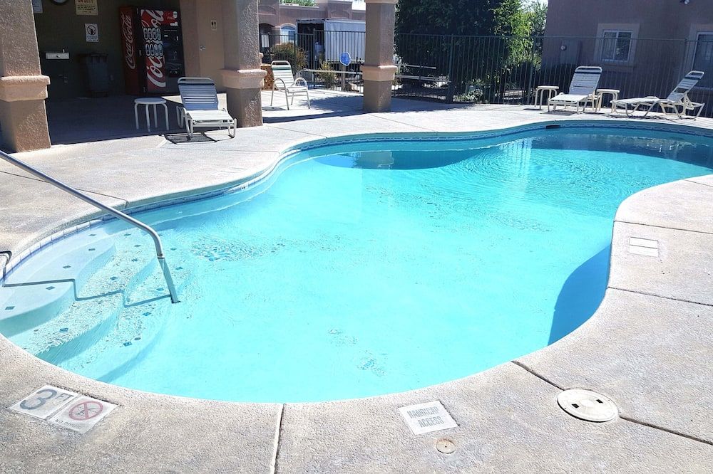 Luxury Studio Apartment Located in a Popular High Desert Resort - Green Valley - Pool