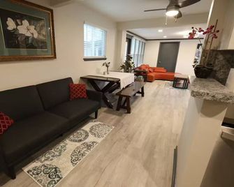 Magnolia Suite - Private & Cozy 1-Bedroom Studio - Pearland - Sala de estar