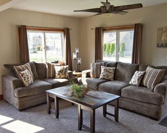 Beach Cottages at Lake George - Lake George - Living room