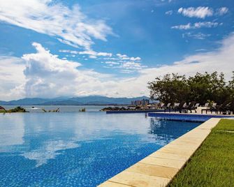 Eurobuilding Hotel & Suites Lecheria - Puerto de La Cruz - Piscina