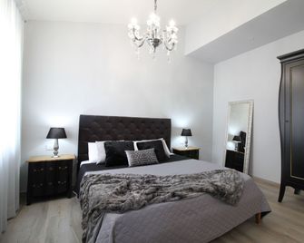 Lucca in Chic - No Ztl, Free Parking, Priv Bath, Old City 550m - Lucca
