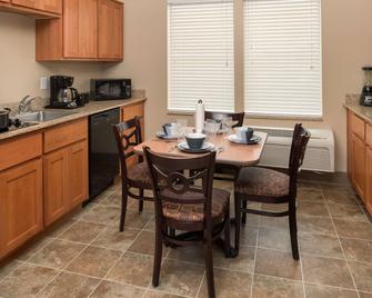 Best Western Kennewick Convention Center Hotel - Kennewick - Bedroom