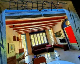 Zentral Club Apartamento Proton-Jacuzzi - Belmonte - Sala de estar