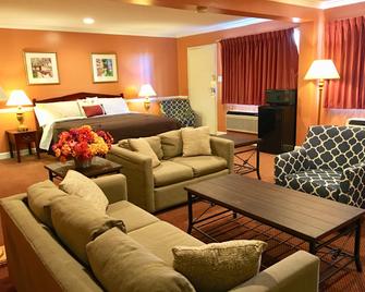 Red Carpet Inn & Suites Culpeper - Culpeper - Спальня