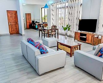 2 Bed/2.5 Bath Villa (Lewa) - Monrovia - Living room