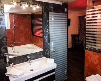 Hotel Maroussi - Marousi - Bathroom