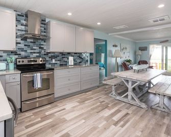 Serene deck retreat w/ Gulf Views in west end PCB - Laguna Beach - Cocina