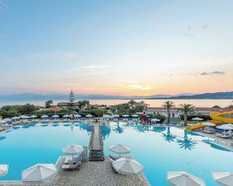 Roda Beach Resort & Spa - Roda - Pool