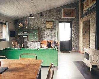 Maison d'Hotes la Clé Des Champs - Martigné-Ferchaud - Comedor