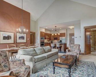 Luxurious 2 Br In River Run Village With Ski In Ski Out- No Cleaning Fee 2 Bedroom Condo by RedAwning - Dillon - Living room