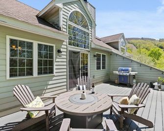 Family Lodge at Jiminy Peak - Pools & Adventure - Hancock - Patio