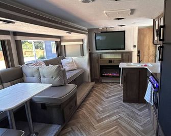 Cozy RV 5 mins to downtown Poulsbo - Poulsbo