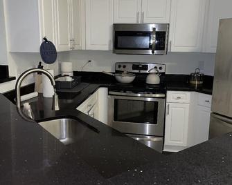 Spacious Modern Apartment, 25min Nyc! - Hackensack - Kitchen