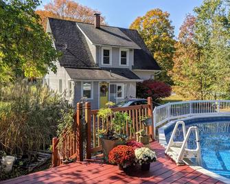 Callicoon Creek House with Pool + Hot Tub - 卡勒昆 - 游泳池